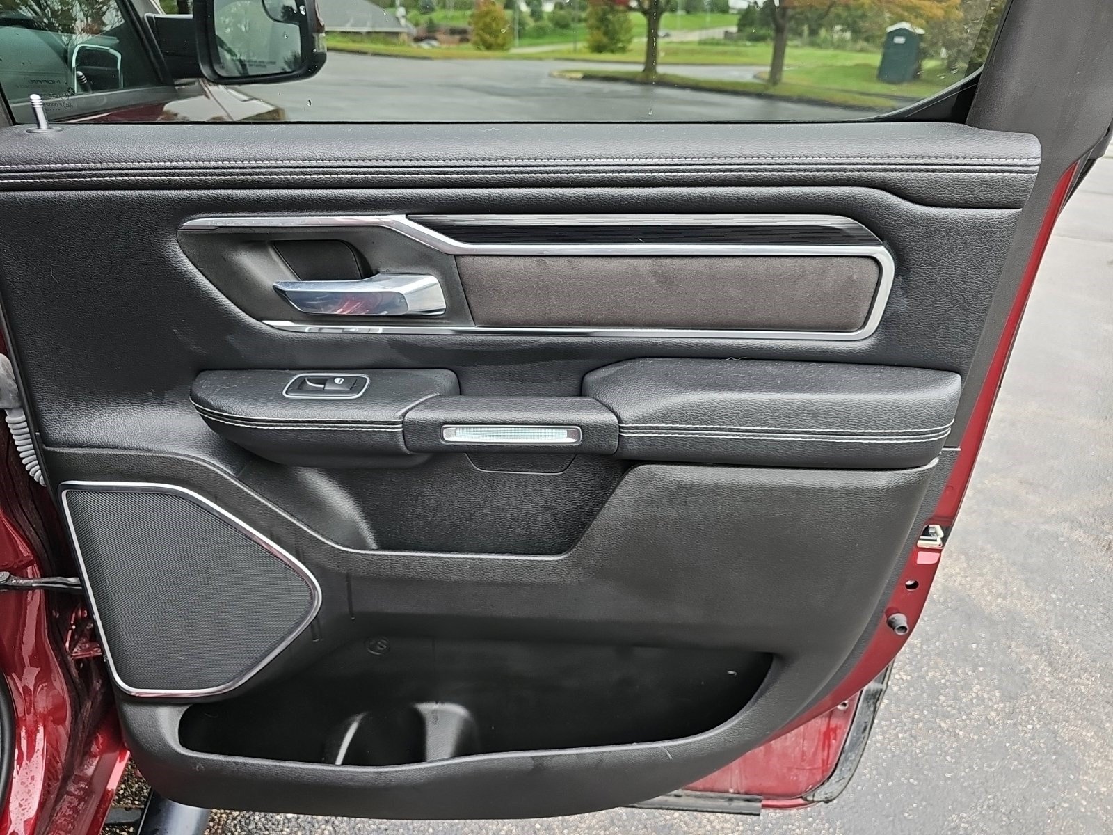 Used 2023 RAM 1500 Laramie AWD/4WD image 16