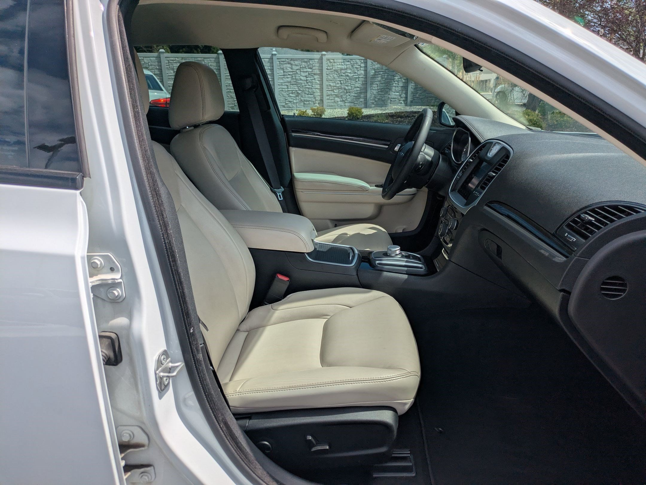 Used 2023 Chrysler 300 Touring L w/ Safetytec Plus Group RWD image 30
