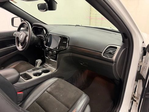Used 2019 Jeep Grand Cherokee Altitude AWD/4WD image 12