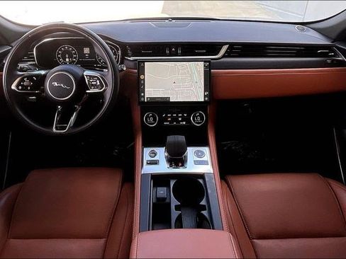 Used 2025 Jaguar F-PACE R-Dynamic S image 19