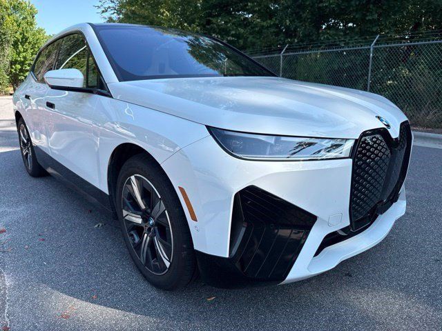 Used 2023 BMW iX xDrive50 w/ Premium Package AWD/4WD image 3