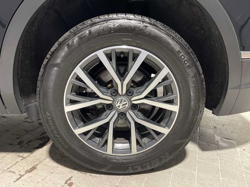 Used 2020 Volkswagen Tiguan SE w/ Panoramic Sunroof Package AWD/4WD image 8