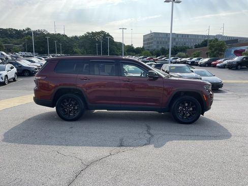 Used 2025 Jeep Grand Cherokee L Altitude AWD/4WD image 6