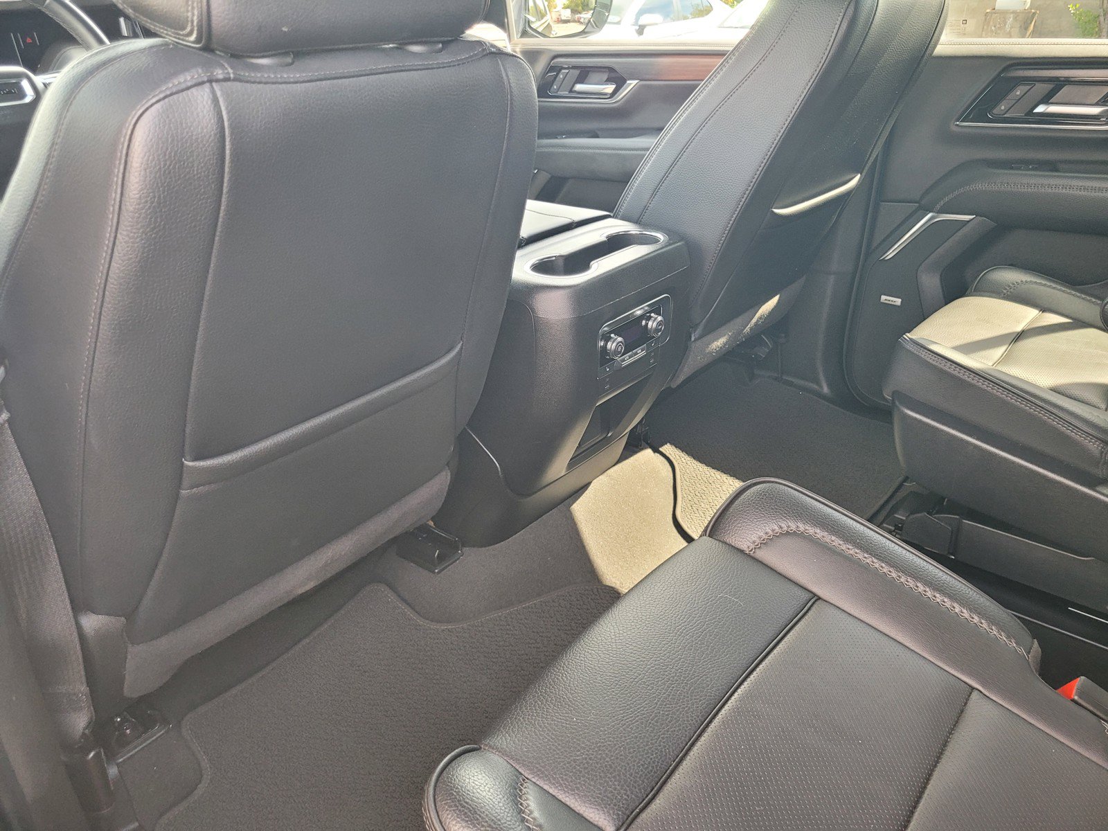 Used 2025 GMC Yukon Denali AWD/4WD image 11