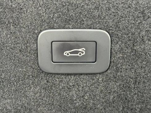 Certified 2023 Jaguar XF R-Dynamic SE AWD/4WD image 18