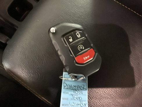 Used 2024 Jeep Wrangler Unlimited Sahara AWD/4WD image 23