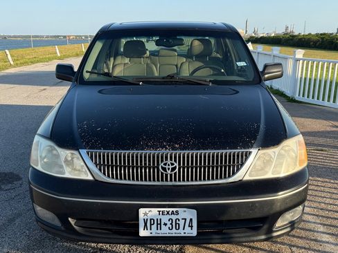 Used 2000 Toyota Avalon XLS FWD image 2