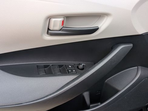 Used 2022 Toyota Corolla LE image 15