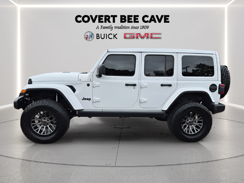 Used 2025 Jeep Wrangler Unlimited Sahara AWD/4WD image 5