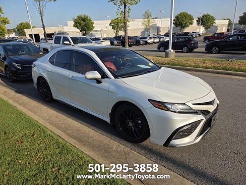 Used 2022 Toyota Camry XSE FWD image 3