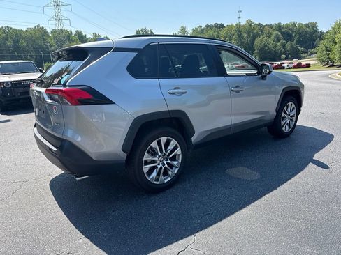Used 2022 Toyota RAV4 XLE Premium FWD image 5