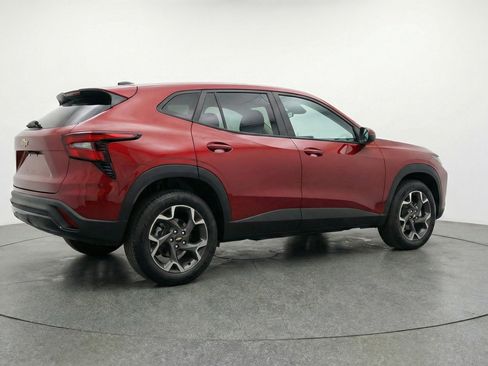 Used 2025 Chevrolet Trax LT image 9