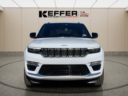 New 2025 Jeep Grand Cherokee Summit image 8