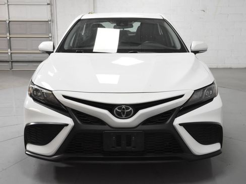 Used 2023 Toyota Camry SE FWD image 4