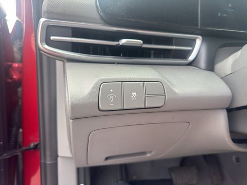 Used 2024 Hyundai Elantra SEL FWD image 13
