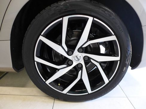 Used 2020 Volvo S60 T5 Momentum image 68