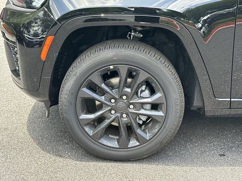 New 2026 Jeep Grand Cherokee Limited AWD/4WD image 11