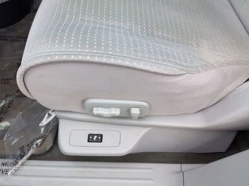 Used 2004 Nissan Quest SL w/ (SEA) Seat Pkg FWD image 17