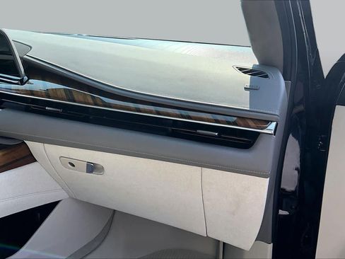 Used 2024 Cadillac Escalade Sport Platinum w/ LPO, ONYX Package AWD/4WD image 19