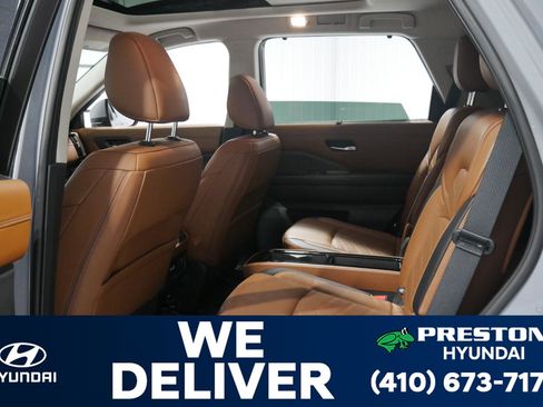 Used 2023 Nissan Pathfinder Platinum image 12
