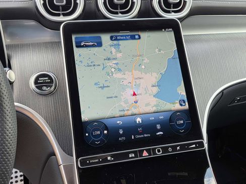 Used 2025 Mercedes-Benz GLC 300 image 9