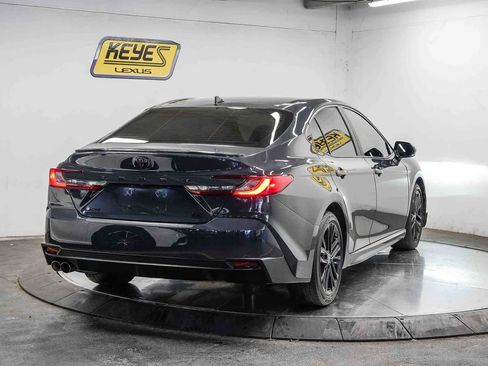 Used 2025 Toyota Camry SE FWD image 4