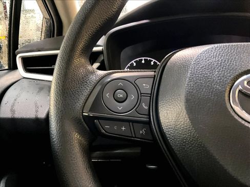 Used 2025 Toyota Corolla LE image 23