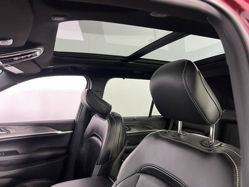 Certified 2024 Jeep Grand Cherokee Limited w/ Luxury Tech Group II image 25