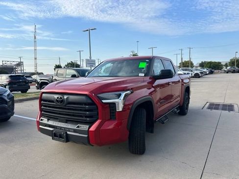 Used 2025 Toyota Tundra SR5 w/ SR5 Premium Package AWD/4WD image 9