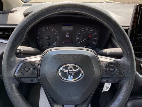 Used 2025 Toyota Corolla LE FWD image 21