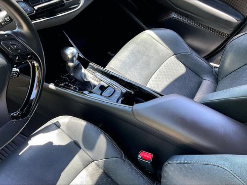Used 2019 Toyota C-HR Limited FWD image 14