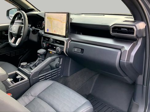 Used 2025 Toyota 4Runner TRD Off-Road Premium AWD/4WD image 17