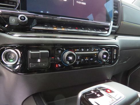 Used 2024 Chevrolet Silverado 1500 ZR2 w/ Technology Package image 25