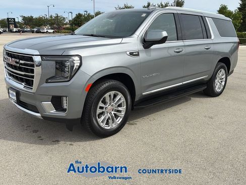 Used 2023 GMC Yukon XL SLT AWD/4WD image 3