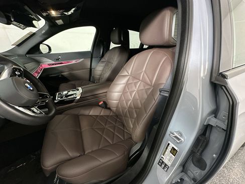 Used 2025 BMW 740i xDrive image 11