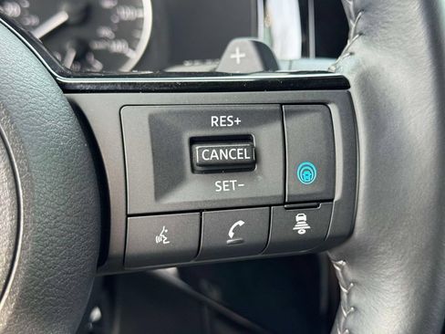 Used 2025 Nissan Pathfinder SL AWD/4WD image 21