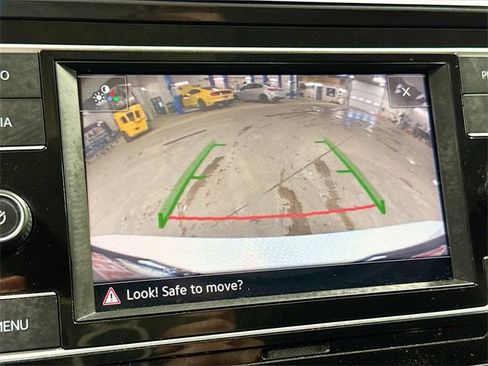 Used 2021 Volkswagen Tiguan S image 15