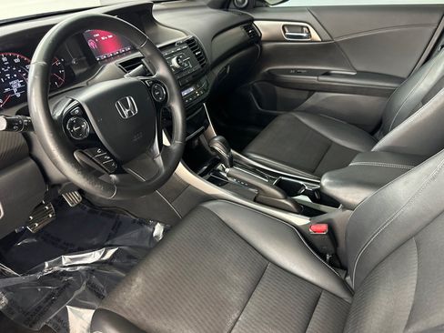 Used 2017 Honda Accord Sport image 4