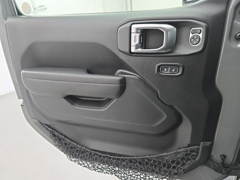 Used 2023 Jeep Wrangler Sport S image 24