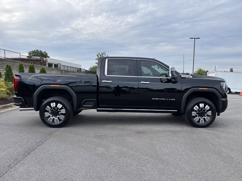 New 2025 GMC Sierra 2500 Denali w/ Denali Reserve Package image 11