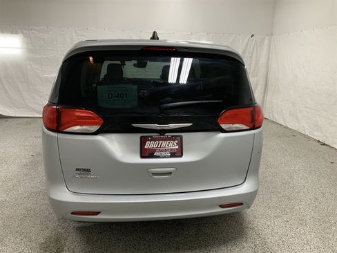 Used 2023 Chrysler Voyager LX image 6