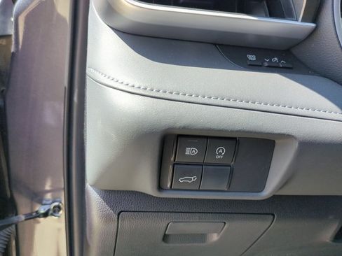 Used 2023 Toyota Highlander XLE FWD image 13