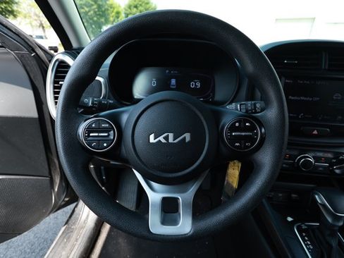 Used 2023 Kia Soul LX FWD image 6