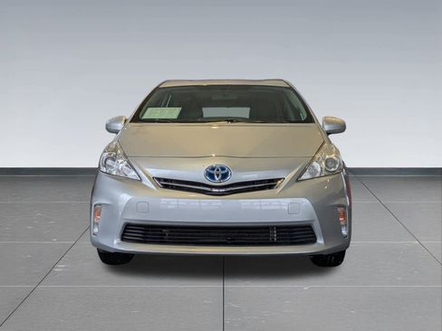 Used 2014 Toyota Prius V Two image 9