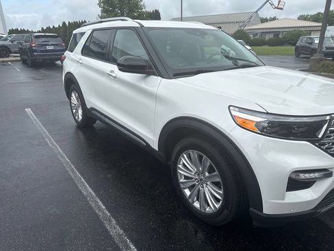 Used 2021 Ford Explorer Limited w/ Equipment Group 301A AWD/4WD image 2