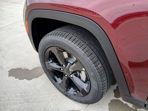 New 2026 Jeep Grand Cherokee L Limited AWD/4WD image 32