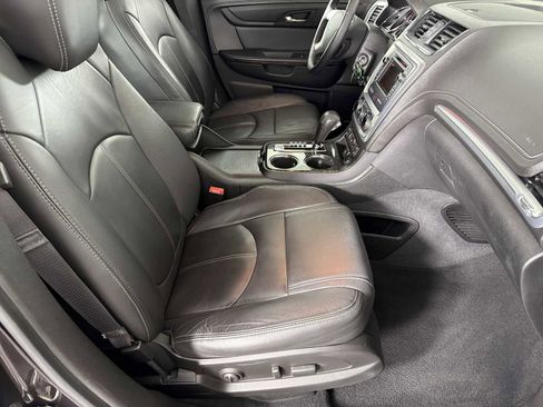 Used 2015 GMC Acadia SLT image 11