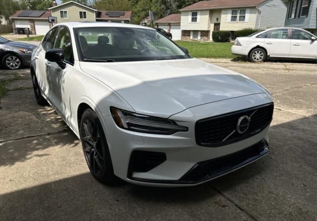 Used 2024 Volvo S60 T8 Plus w/ Climate Package AWD/4WD image 2