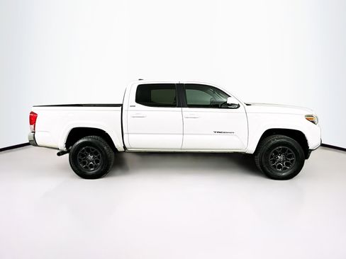 Used 2017 Toyota Tacoma SR5 w/ Tow Package image 10