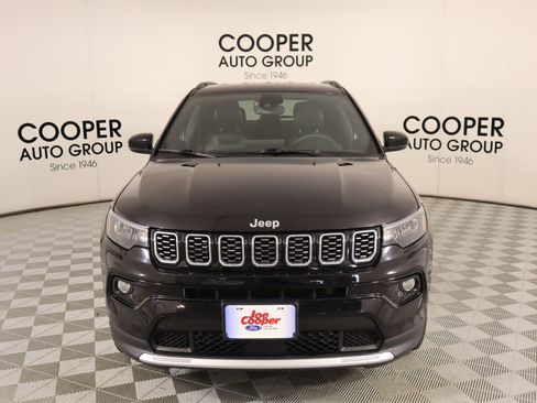 Used 2025 Jeep Compass Limited image 8